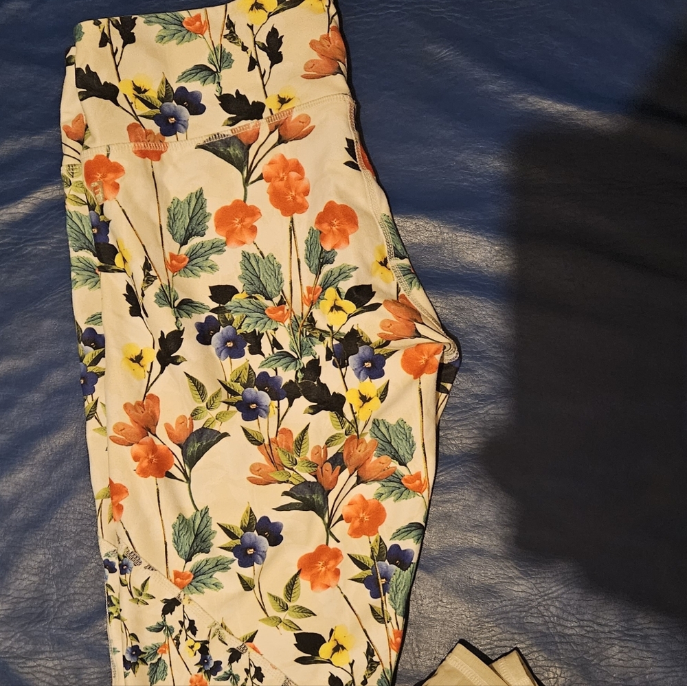 Fablistics Capri yoga leggings